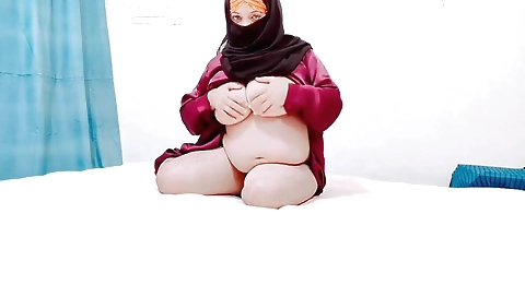 Arab Niqab Queen Showing Big Tits
