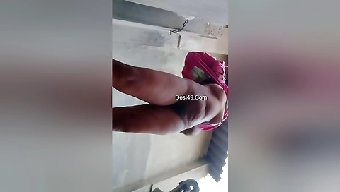 Today Exclusive- Desi Village Girl Showing Her Boobs And Pussy