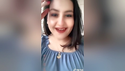 Today Exclusive -sexy Tiktoker Shows Her Boobs And Pussy