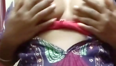Bigg Boobs Aunty