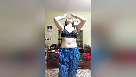 Sexy Paki Girl Shows Her Boobs 5