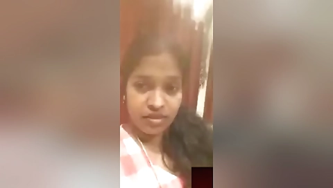 Today Exclusive- Horny Desi Bhabhishowing Her Boobs