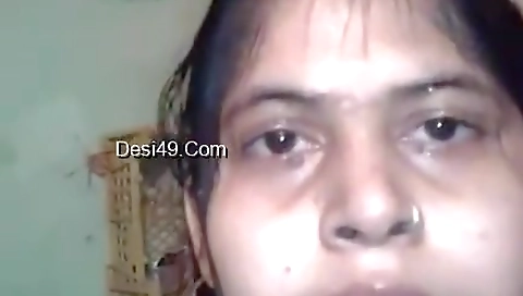 Today Exclusive- Desi Bhabhi Record Her Bathing Video