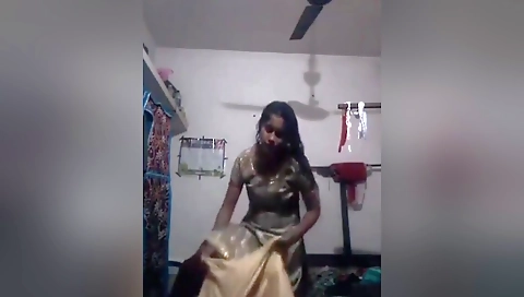 Today Exclusive- Desi Odia Bhabhi Showing Her Boobs And Pussy