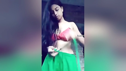 Today Exclusive- Cute Bangla Girl Showing Boobs