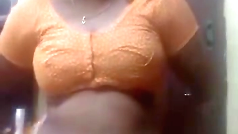 Exclusive- Sexy Look Indian Bhabhi Strip Her Cloths And Showing Her Boobs And Pussy