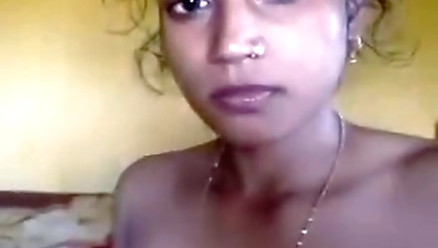 Hot Look Indian Girl Showing Her Boobs And Pussy