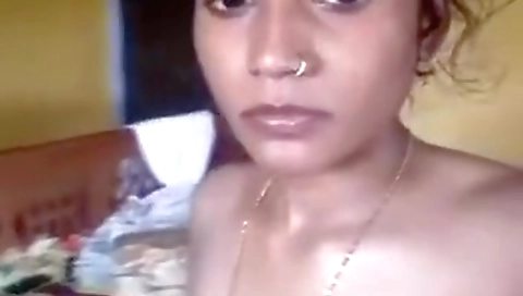 Hot Look Indian Girl Showing Her Boobs And Pussy