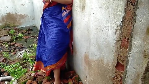 Sonali Bhbahi Quick Big Ass Flash In Jungle