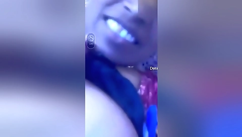 Today Exclusive-mature Bhabhi Showing Her Boobs On Video Call 2