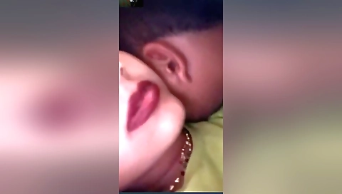 Today Exclusive -desi Bhabhi Shows Her Boobs And Shows Fucking In Video Call