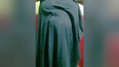 Today Exclusive -desi Bhabhi Bathing Video Record By Hubby 2
