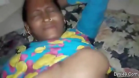 Exclusive- Desi Anju Bhabhi Hard Fucked By Deaver 2