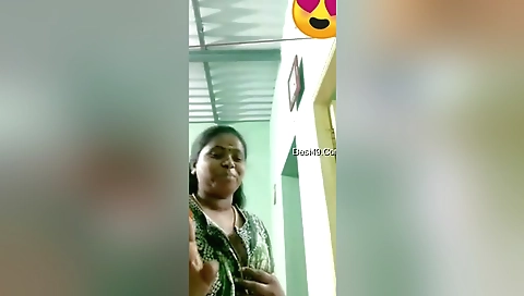 Today Exclusive-shy Mallu Bhabhi Showing Her Boobs