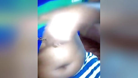 Today Exclusive- Horny Desi Bhabi Play With Her Boobs