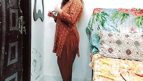 Pakistani Step mom Secret Sex With Neighbour With Clear Hindi Audio