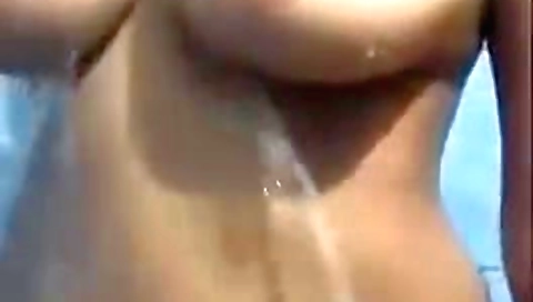 Today Exclusive- Desi Girl Record Her Bathing Selfie