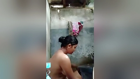 Sexy Desi Bhabhi Record Her Bathing Video For Lover