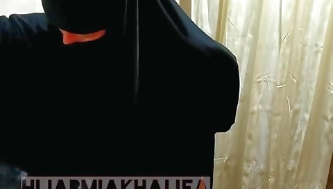 How Muslim Girl Pissing? Caught Piss In Toilet