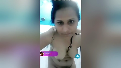 Today Exclusive-sexy Desi Girl Bathing On Tango Show