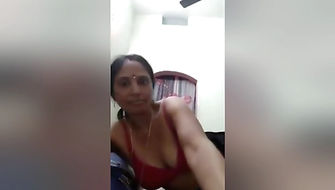 Bhabhi Record Her Nude Video