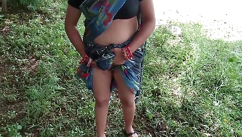 Chachi Ko Jungle Me Mutte Huye Pakda Or Ghar Akar Khub Choda