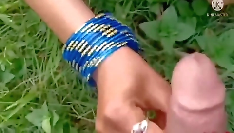 Desi Gao Ki Bhabhi Ke Muh Me Kala Mota Lund Jangal Me Mangal