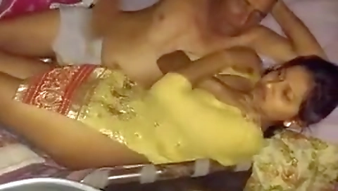 Today Exclusive- Desi Old Man Try To Sex With Step sons Wife
