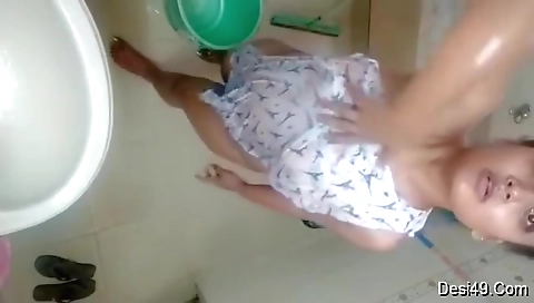 Exclusive- Horny Nri Girl Shower Clips Record For Lover