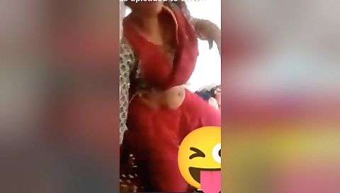 Desi Bhabhi Shows Her Boobs