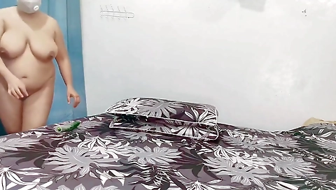 Paki Milf Aunty Cucumber In Pussy