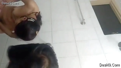Exclusive- Desi Couple Bath After Sex