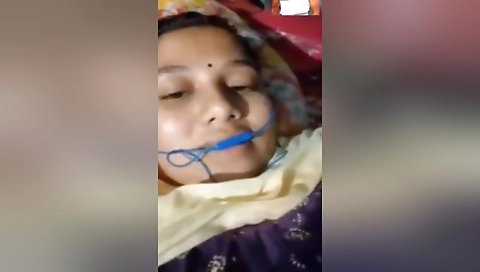 Today Exclusive -desi Girl Shows Her Boobs And Pussy On Vc