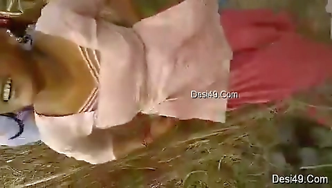 Exclusive- Hot Look Desi Randi Bhabhi Out Door Sex With 2 Customer