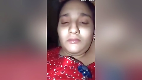 Today Exclusive- Sexy Paki Girl Showing Her Boobs