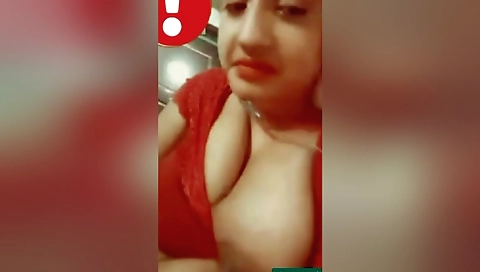 Today Exclusive- Sexy Desi Girl Showing Her Boobs On Live Show