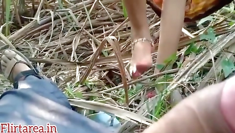 Khet Me Kam Karne Wali Aurat Ko Khet Me Dala