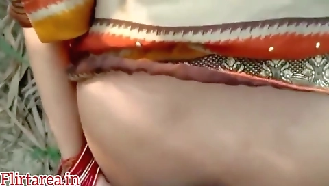 Khet Me Kam Karne Wali Aurat Ko Khet Me Dala