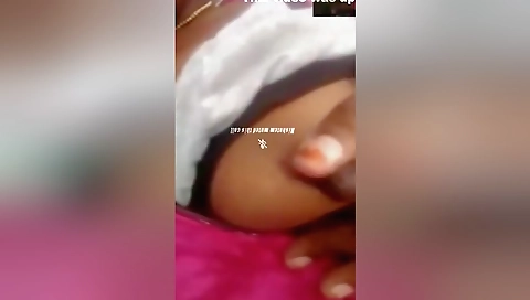 Today Exclusive- Tamil Wife Showing Her Boobs On Video Call