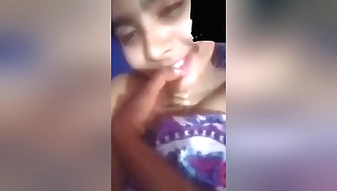 Sexy Desi Girl Shows Her Boobs