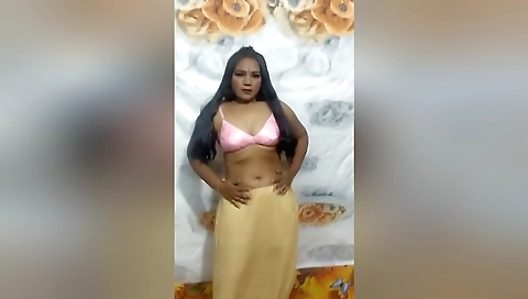 Bihari Bhabhi Shows Her Boobs