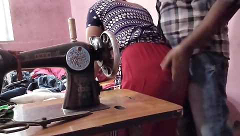 Mumbai Ashu - Kapada Silane Gai Ladaki Ko Darji Ne Acche Se Chod Diya