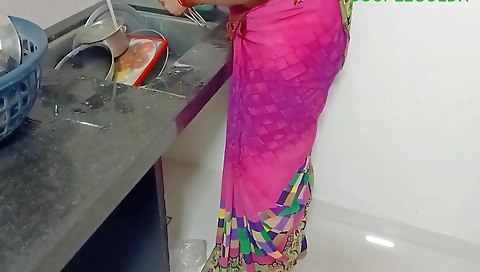 Bartan Dho Rahi Hai Andar Bai Are Muze Pani Pina Hai