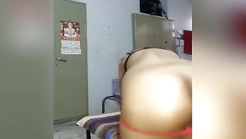 Indian Girl Shaking Ass On Live Camshow.hotgirl 1984