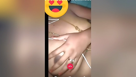 Today Exclusive- Sexy Tamil Bhabhi Showing Her Boobs And Pussy To Lover On Video Call