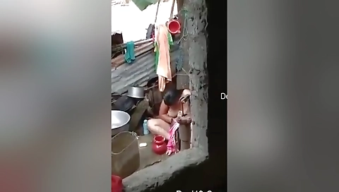 Today Exclusive- Boudi Outdoor Bathing Record In