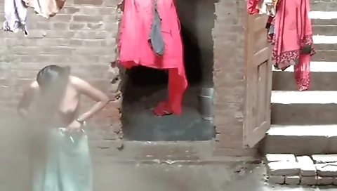 Desi Bhabhi Bathing Record In 1