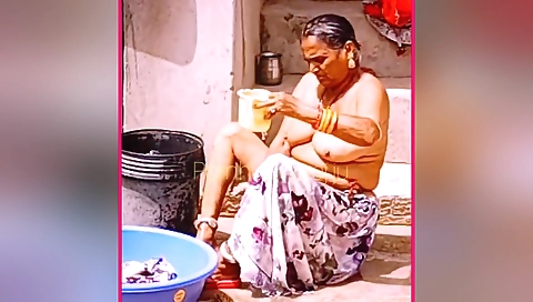 Desi Indian Village Mature Aunty Bathing Video