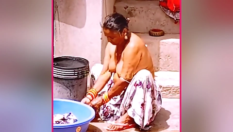 Desi Indian Village Mature Aunty Bathing Video