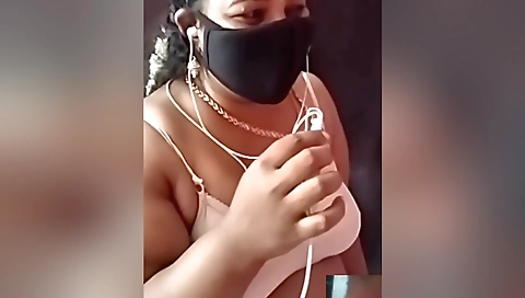 Tamil Ponnu Hot Talk On Video Call